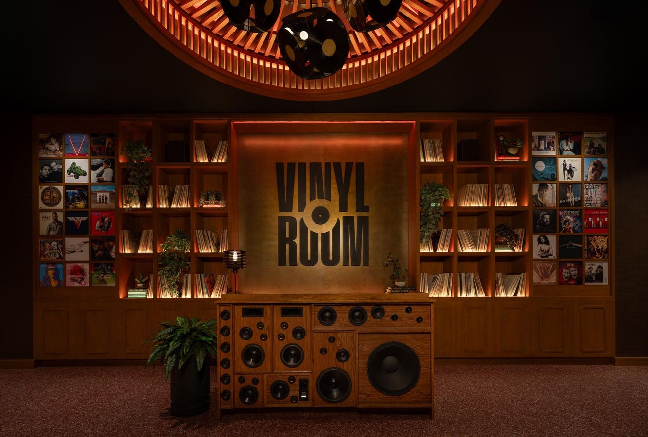 Las Vegas estrena un listening room para comer y beber — FORBES
