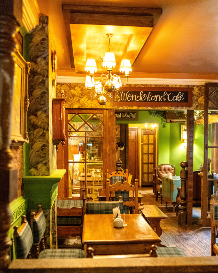 Wonderland Café